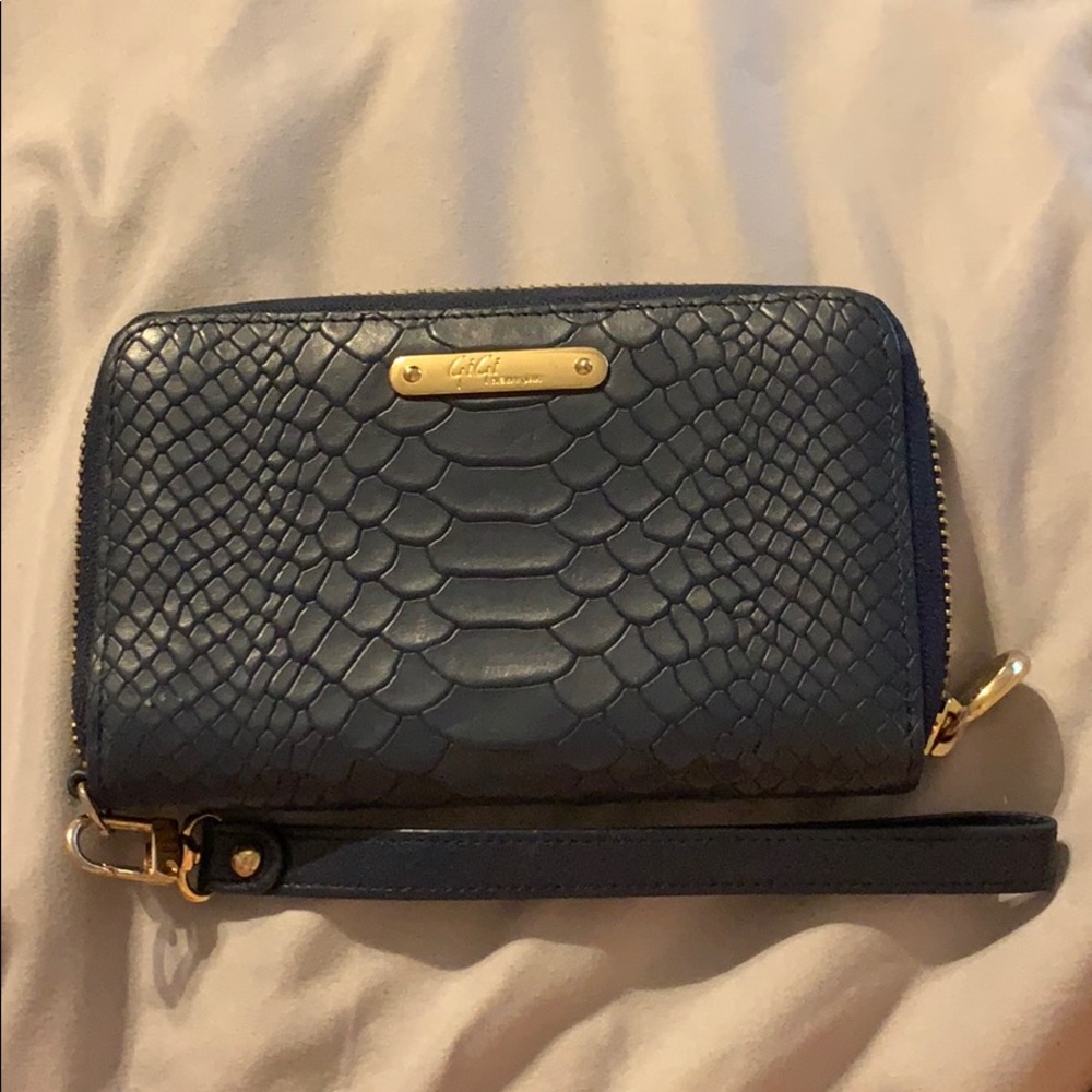 Gigi New York wristlet navy snake! Excellent cond.
